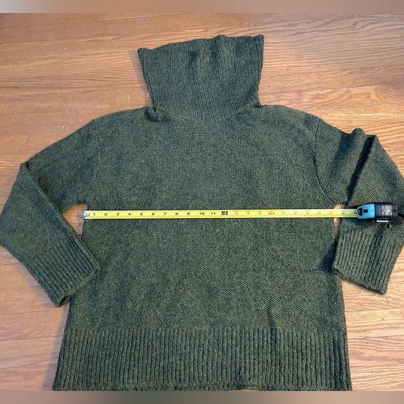 Banana Republic Turtleneck Sweater - S - Picture 4 of 9